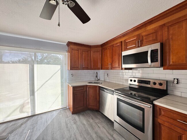 120 S Price St in Lake Worth Beach, FL - Foto de edificio - Building Photo