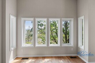 215 Piedmont Dr in Ashland, OR - Building Photo - Building Photo