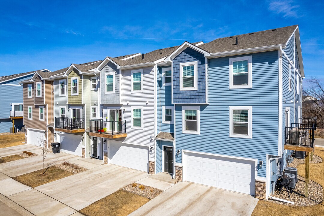 Trestle Crossing Townhomes in Ankeny, IA - Foto de edificio