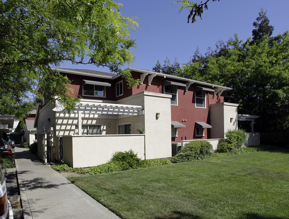 Rosewood Park in Davis, CA - Building Photo