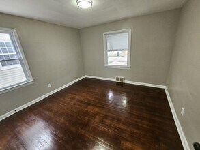 19807 Gardenview Dr in Maple Heights, OH - Foto de edificio - Building Photo