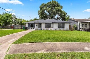 4303 Dacca Dr in Houston, TX - Building Photo
