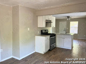 550 Lincolnshire Dr in San Antonio, TX - Foto de edificio - Building Photo