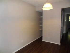 811 Sirocco Dr in Austin, TX - Building Photo - Building Photo