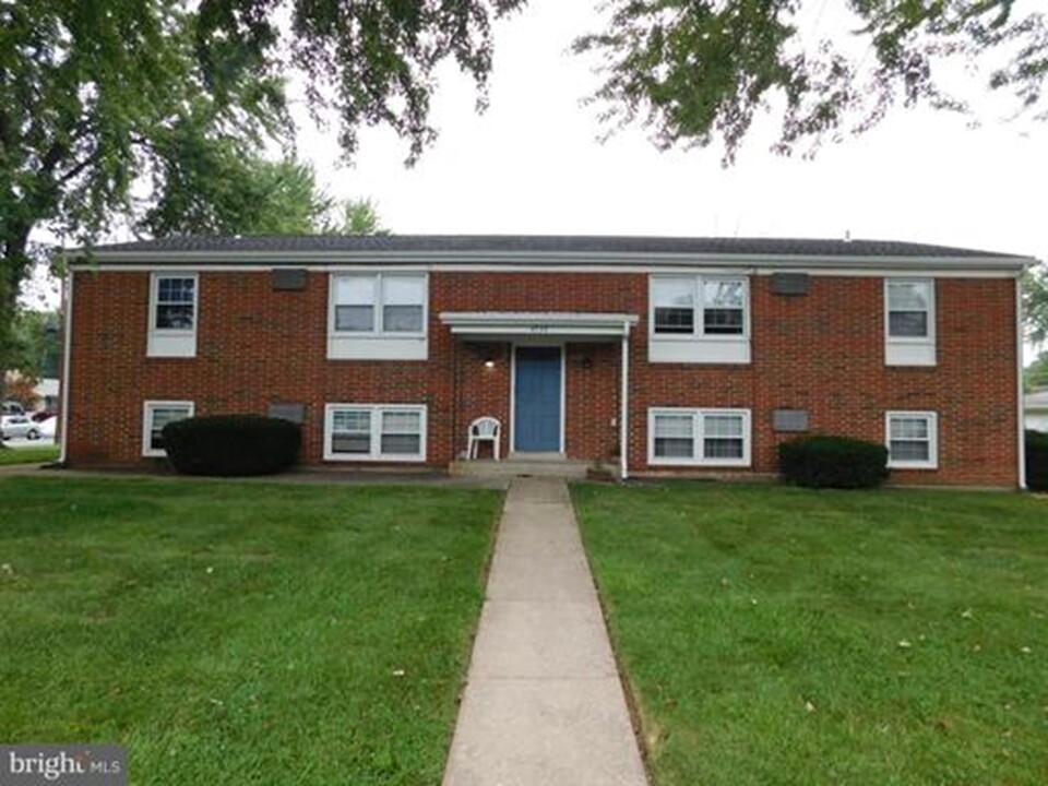 4735 Delbrook Rd, Unit One in Mechanicsburg, PA - Foto de edificio