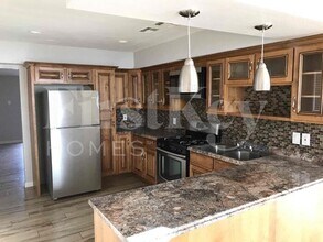 8511 N 31st Ave in Phoenix, AZ - Foto de edificio - Building Photo