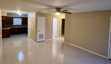 400 E Ulex Ave, Unit Apartment 4 in McAllen, TX - Building Photo - Building Photo