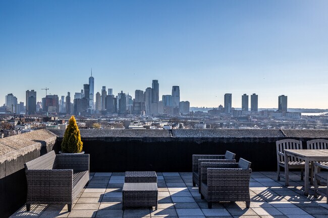 Kennedy Lofts in Jersey City, NJ - Foto de edificio - Building Photo