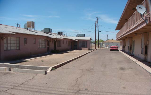 Adam Group Apartments in Phoenix, AZ - Foto de edificio - Building Photo