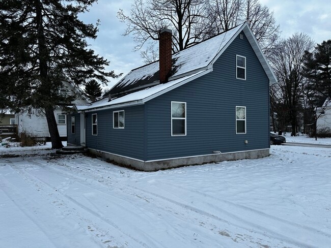 1402 8th St E in Menomonie, WI - Building Photo - Building Photo