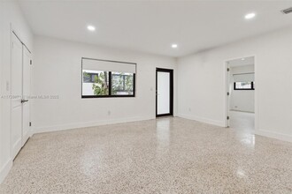 8010 Crespi Blvd in Miami Beach, FL - Building Photo - Building Photo