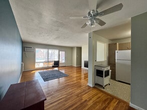 32 Park Avenue Ct, Unit 3 in West Springfield, MA - Foto de edificio - Building Photo