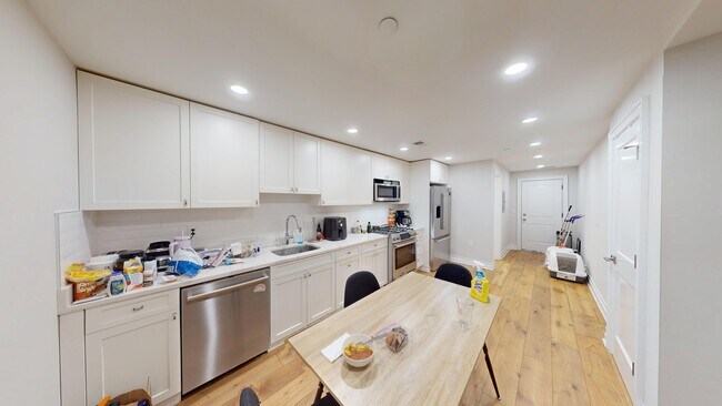 14 Mount Hood Rd, Unit 1