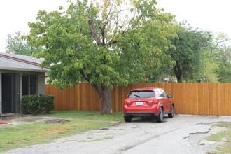 7146 Glen Ter in San Antonio, TX - Building Photo - Building Photo