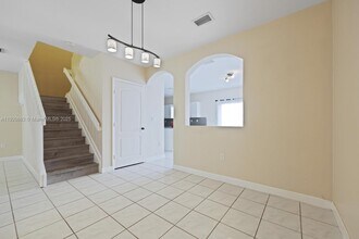 8521 SW 214th Terrace in Cutler Bay, FL - Foto de edificio - Building Photo