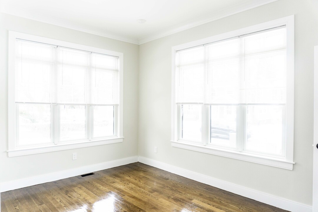 54 Athol St, Unit 1 in Boston, MA - Foto de edificio