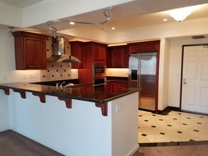 200 W 2nd St, Unit 906 in Reno, NV - Building Photo - Building Photo