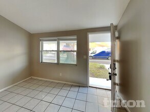 8504 Willow Forest Ct in Tampa, FL - Foto de edificio - Building Photo