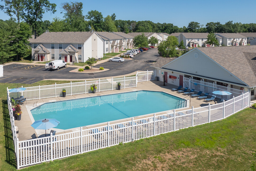 Fountain Park Apartments in DeWitt, MI - Foto de edificio