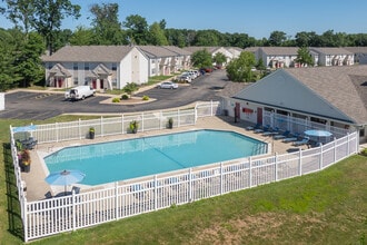 Fountain Park Apartments in DeWitt, MI - Building Photo - Building Photo
