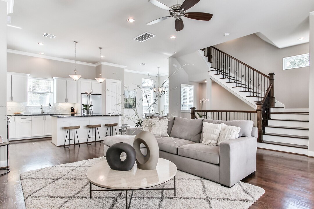 812 Fisher St in Houston, TX - Building Photo