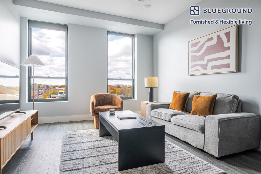 365 Western Ave in Boston, MA - Building Photo