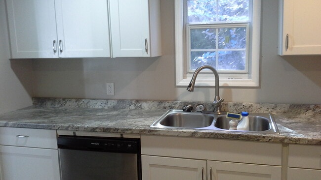 2593 Nancelon Cir N in Macon, GA - Foto de edificio - Building Photo