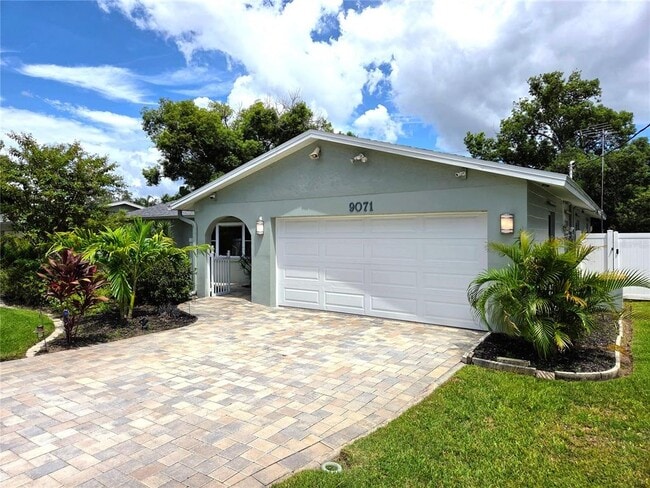 9071 Ridge Rd in Seminole, FL - Building Photo - Building Photo