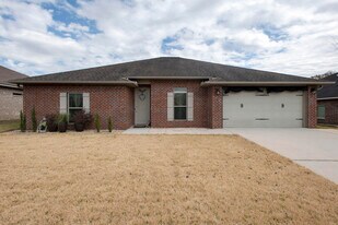 4600 Hermosa Rd in Crestview, FL - Building Photo