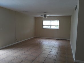 7421 Kimberly Blvd-Unit -102c in North Lauderdale, FL - Building Photo - Building Photo