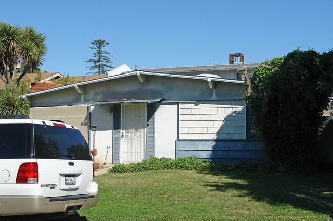 1702-1710 Haven Pl in Newport Beach, CA - Foto de edificio - Building Photo