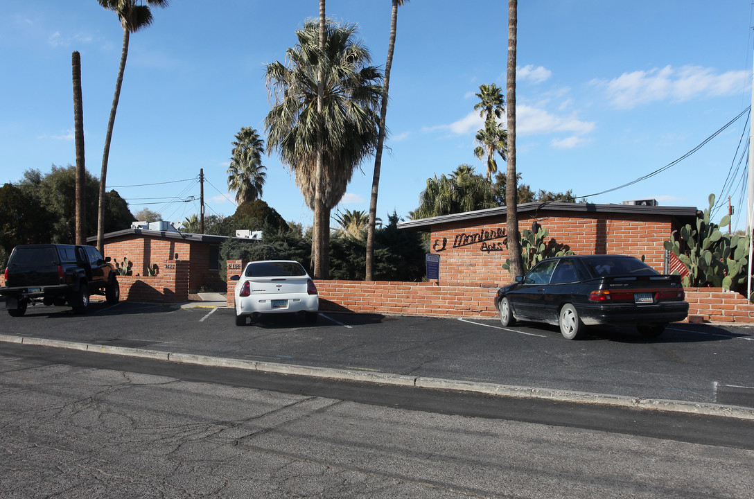 El Monterey Apartments in Tucson, AZ - Building Photo