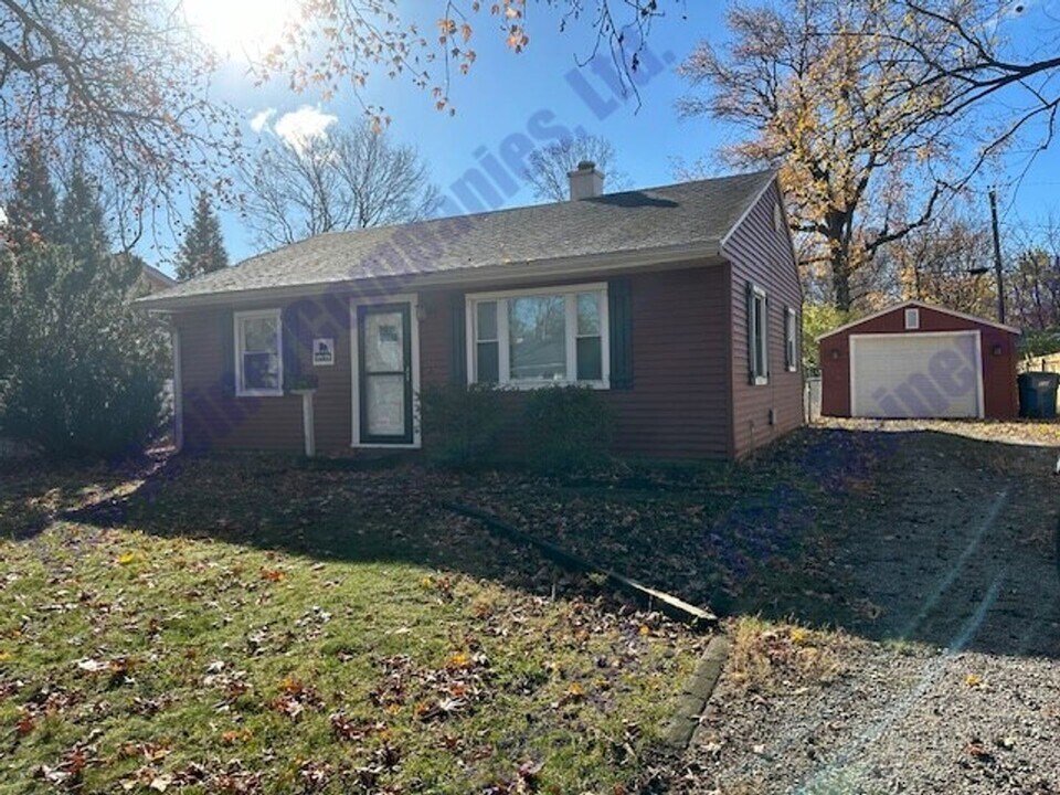 1207 Briarcliff Dr in Urbana, IL - Building Photo