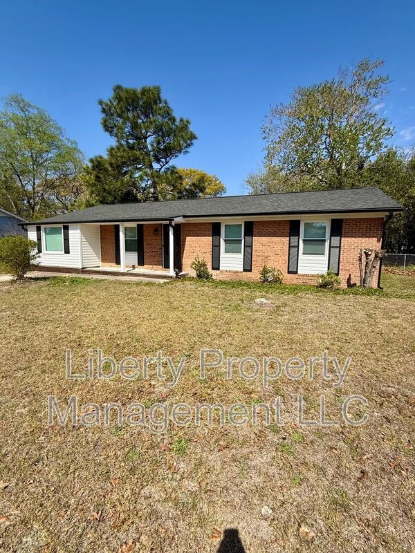 5929 Spinner Rd in Hope Mills, NC - Building Photo - Building Photo