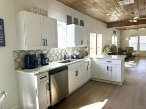 3224 W Houston St in San Antonio, TX - Foto de edificio - Building Photo