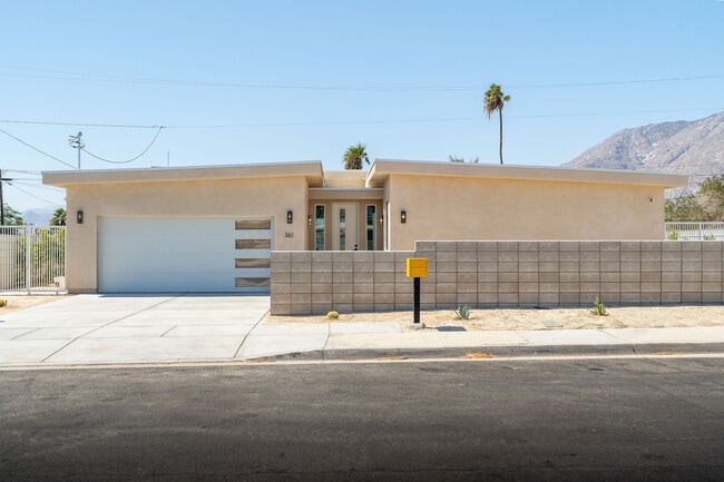 361 W Sunview Ave in Palm Springs, CA - Foto de edificio - Building Photo