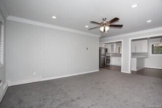 26 Perry St in Lindenhurst, NY - Building Photo - Building Photo