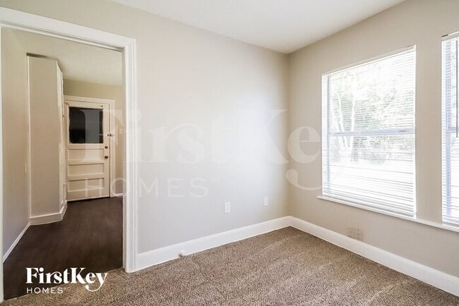 706 E Humble St in Baytown, TX - Foto de edificio - Building Photo
