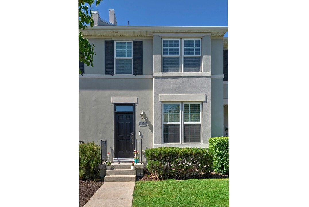 4532 Cave Run Ln in South Jordan, UT - Foto de edificio