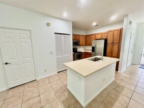 8720 Cypress Walk Ct in Tamarac, FL - Building Photo - Building Photo