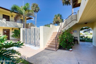 400 Oakridge Blvd in Daytona Beach, FL - Foto de edificio - Building Photo