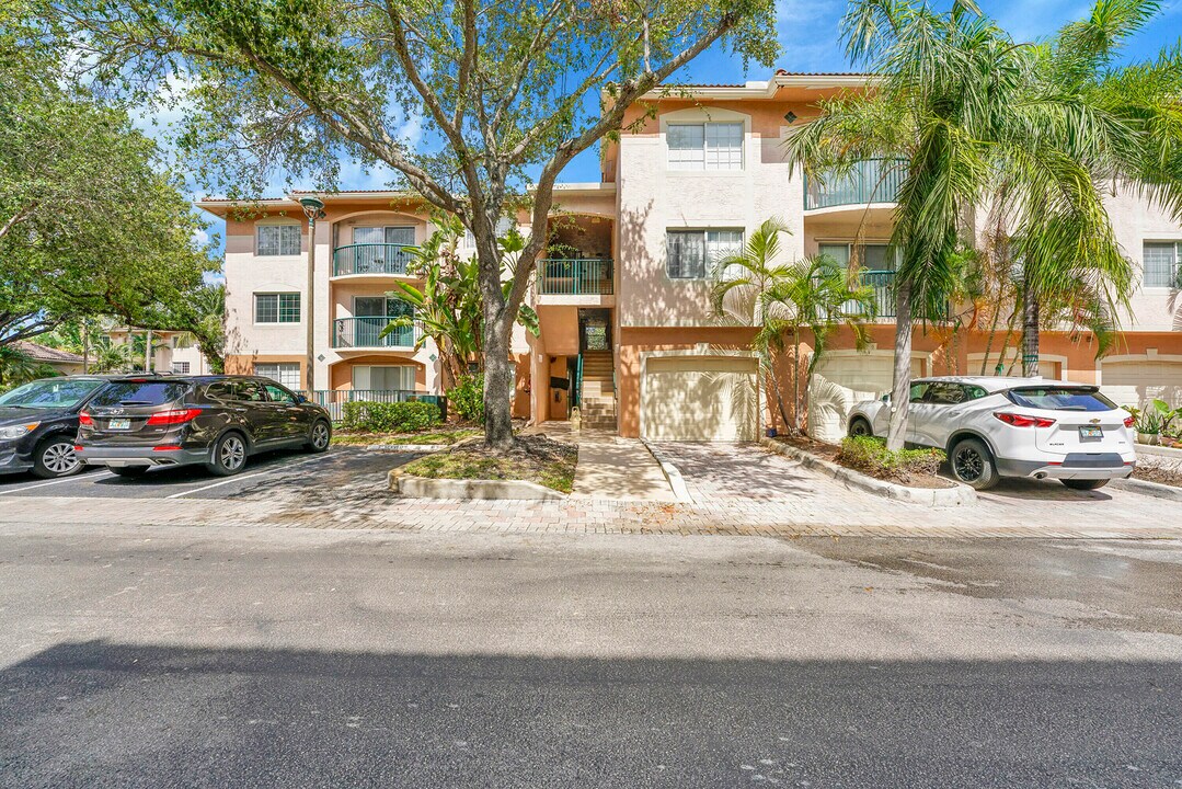 2033 SE 10th Ave in Fort Lauderdale, FL - Building Photo