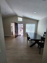 14104 Hillcrest Dr in Fontana, CA - Foto de edificio - Building Photo