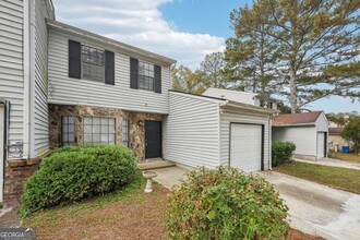 703 Pine Tree Trail in College Park, GA - Building Photo - Building Photo