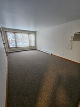 6313 W Montrose Ave, Unit 1st in Chicago, IL - Building Photo - Building Photo