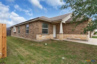 8064 Bassano Dr in Round Rock, TX - Building Photo - Building Photo