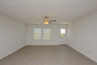 10136 Dalgreen Cir in Fort Worth, TX - Building Photo - Building Photo