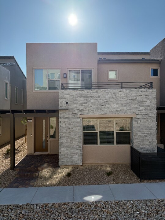 1435 Song Lark Ln in Las Vegas, NV - Building Photo