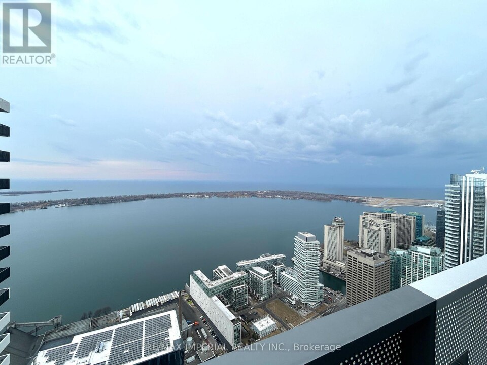 55-7655 Cooper St in Toronto, ON - Building Photo