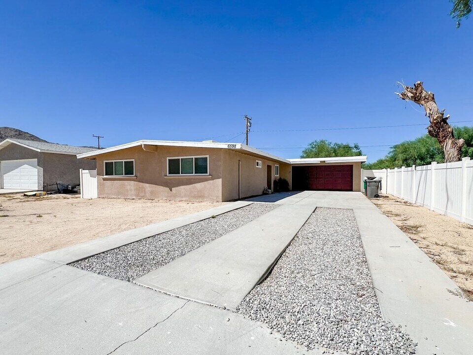 6598 La Buena Tierra Ave in Twentynine Palms, CA - Building Photo